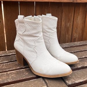 Dirty Laundry White Snake Cowboy Booties - Size 8
